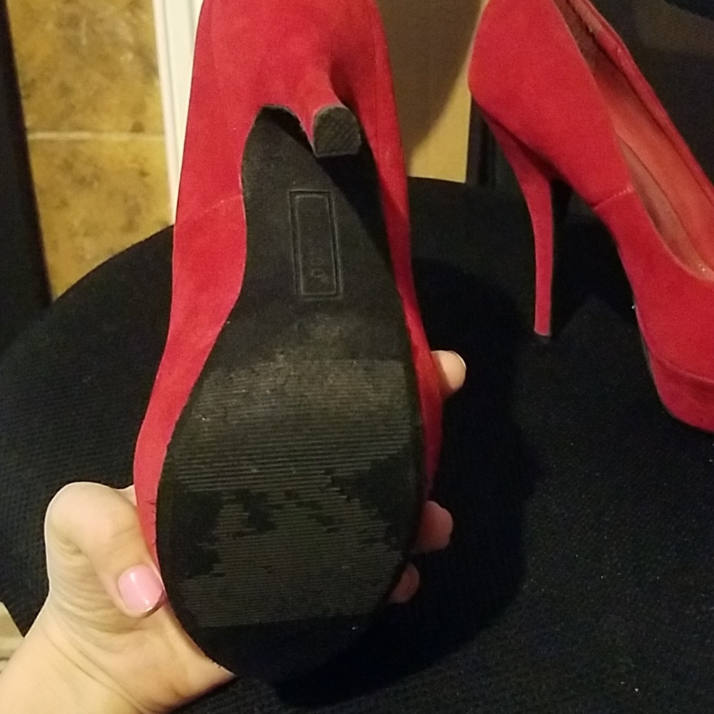 Red Heels - Picture 3 of 3